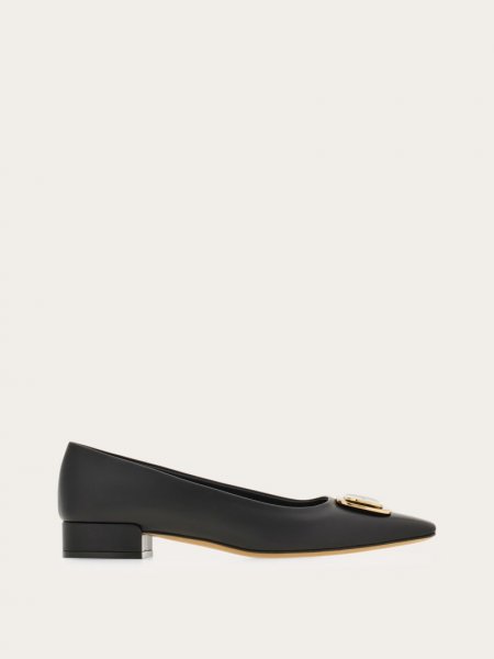 Ferragamo | Women's New Vara Plate Pump - Black